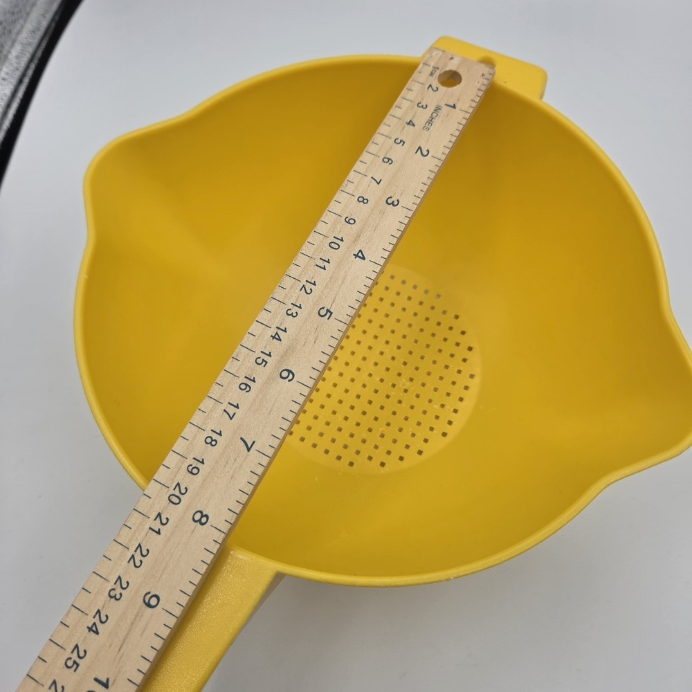 Tupperware #1523-1 Large 2 Quart Yellow Colander Strainer Handle Vintage USA - Picture 10 of 11